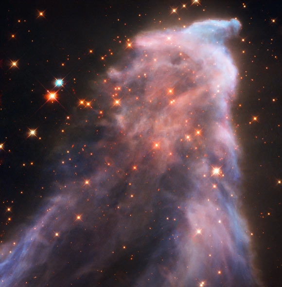 哈勃太空望远镜发现星云IC63